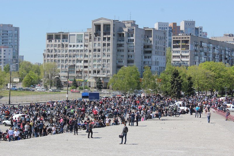 На Набережной состоялось юбилейное открытие мотосезона: байкеры поделились секретами подготовки 1