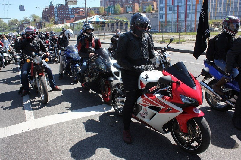 На Набережной состоялось юбилейное открытие мотосезона: байкеры поделились секретами подготовки 9