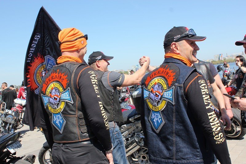 На Набережной состоялось юбилейное открытие мотосезона: байкеры поделились секретами подготовки 12