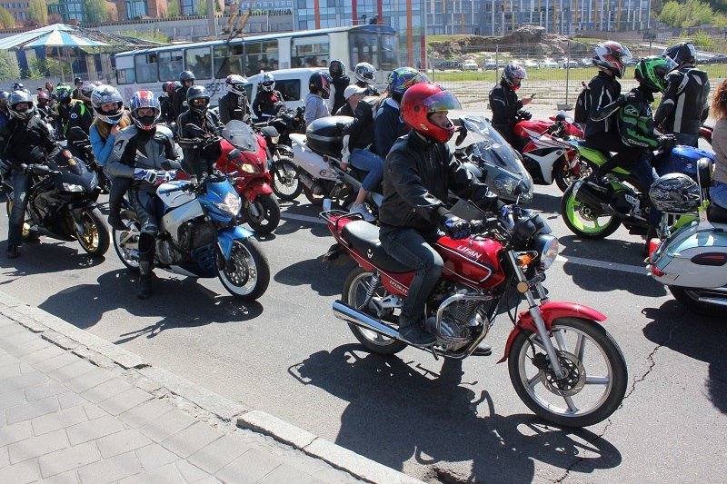 На Набережной состоялось юбилейное открытие мотосезона: байкеры поделились секретами подготовки 13