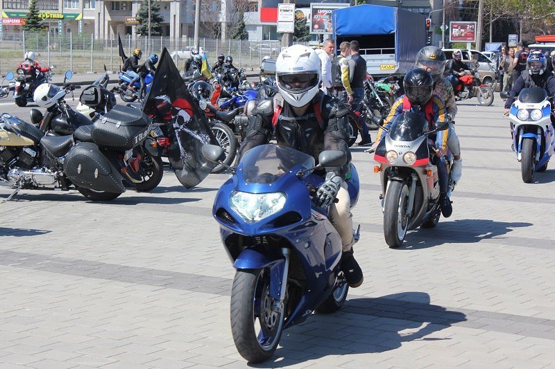 На Набережной состоялось юбилейное открытие мотосезона: байкеры поделились секретами подготовки 16