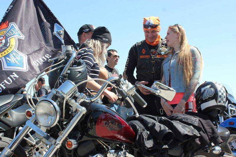 На Набережной состоялось юбилейное открытие мотосезона: байкеры поделились секретами подготовки 18