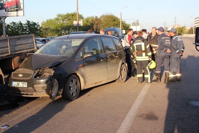 В страшном ДТП на Набережной столкнулись 4 машины: 5 пострадавших, из них 2 детей 15