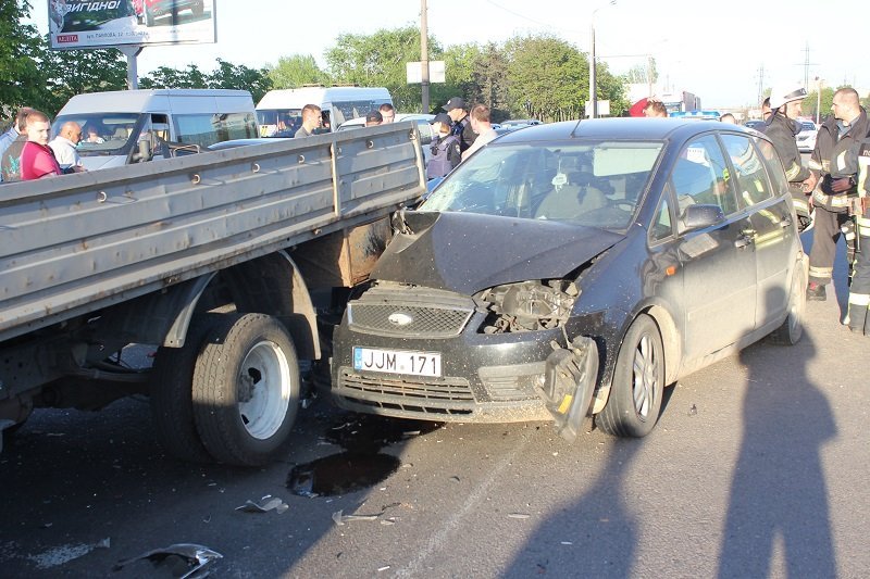 В страшном ДТП на Набережной столкнулись 4 машины: 5 пострадавших, из них 2 детей 23