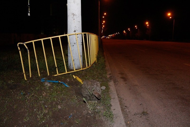 На Слобожанском проспекте водитель уснул за рулем и вылетел с дороги 1