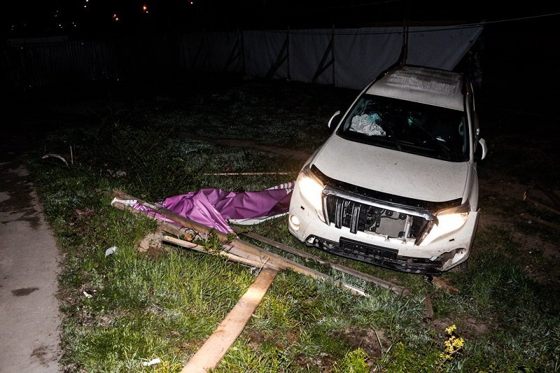 На Слобожанском проспекте водитель уснул за рулем и вылетел с дороги 4