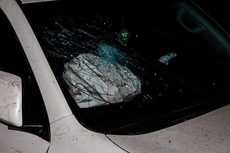 На Слобожанском проспекте водитель уснул за рулем и вылетел с дороги 6