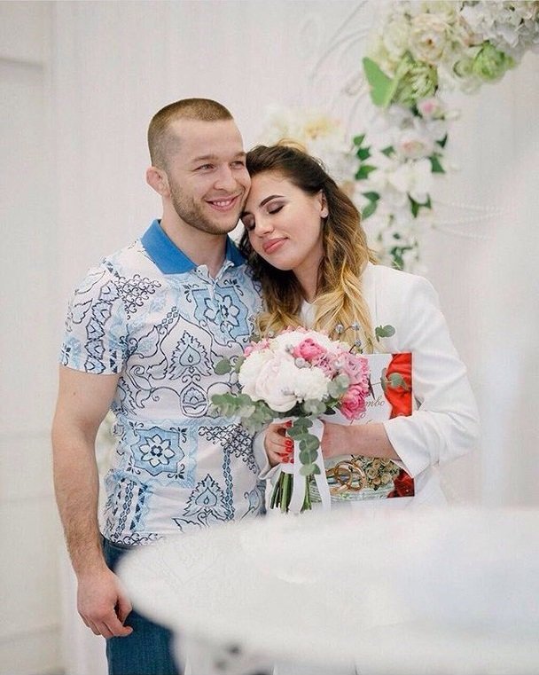 Скандальная блогерша из Днепра вышла замуж 1