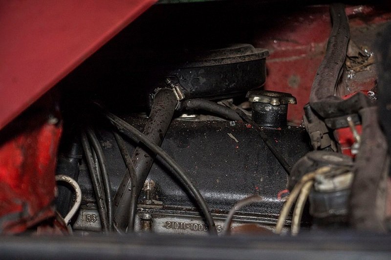 ДТП на Сичеславской набережной: ВАЗ врезался в столб 4