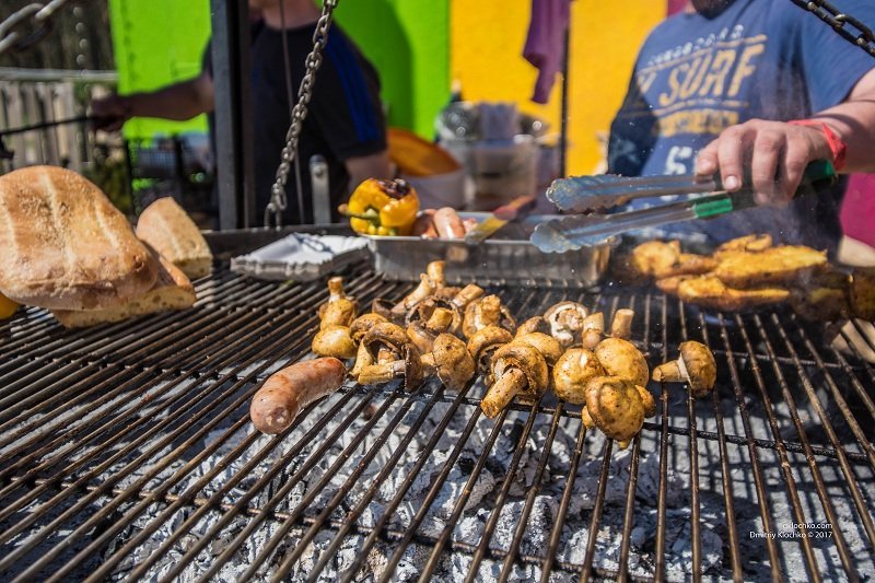 Весна в Днепре: шашлыки на улице, прогулки и девушки в юбках 5