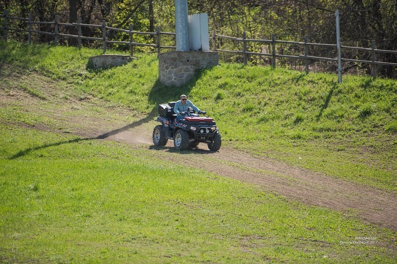 Весна в Днепре: шашлыки на улице, прогулки и девушки в юбках 6