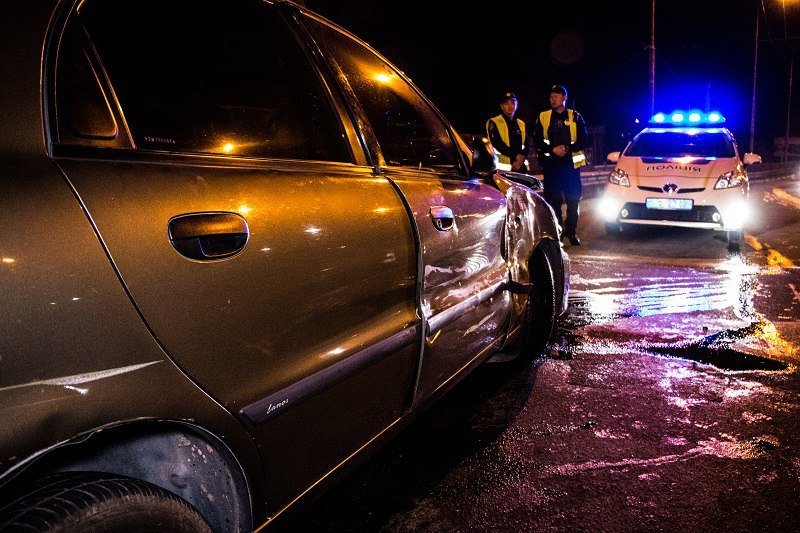 Ночное ДТП на Старом мосту: Daewoo Lanos врезался в Chevrolet, а после влетел в бетонное ограждение 3