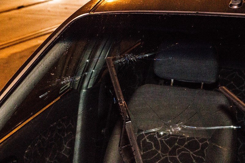 Ночное ДТП на Старом мосту: Daewoo Lanos врезался в Chevrolet, а после влетел в бетонное ограждение 10