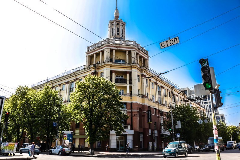 Было - стало: гостиница на проспекте Яворницкого 200 лет назад и сейчас 12