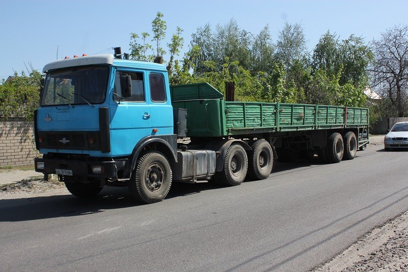 ДТП на Байкальской: девушка на BMW залетела под колеса грузовика МАЗ 2