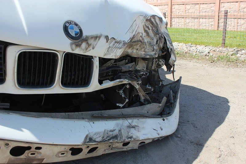 ДТП на Байкальской: девушка на BMW залетела под колеса грузовика МАЗ 4