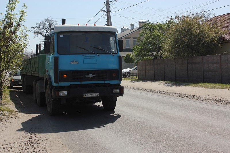 ДТП на Байкальской: девушка на BMW залетела под колеса грузовика МАЗ 10