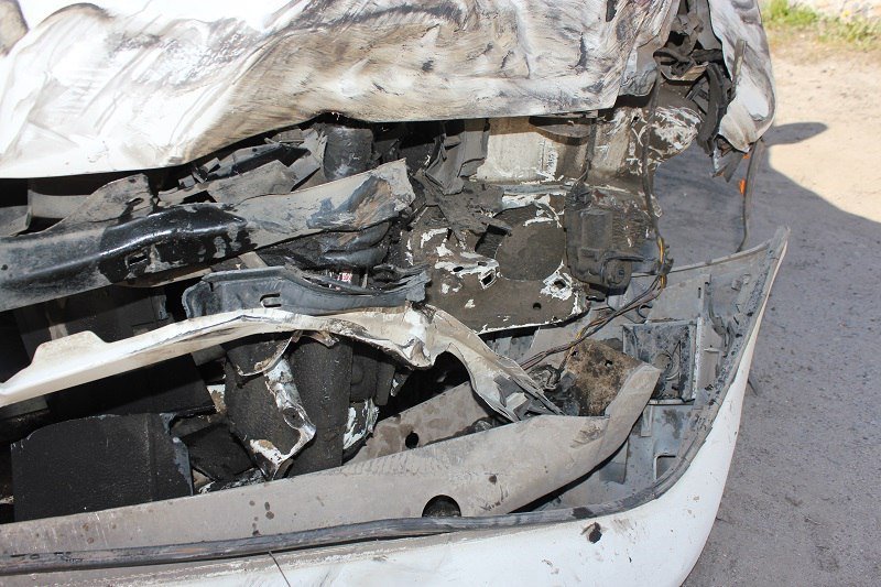 ДТП на Байкальской: девушка на BMW залетела под колеса грузовика МАЗ 12