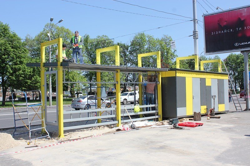 Еще один шаг в будущее: в Днепре устанавливают очередную остановку с Wi-Fi 1