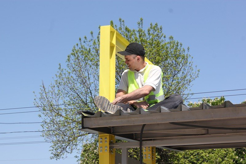 Еще один шаг в будущее: в Днепре устанавливают очередную остановку с Wi-Fi 2