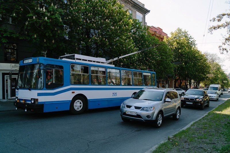 ДТП на Яворницкого: девушки на Nissan и KIA не поделили дорогу 4