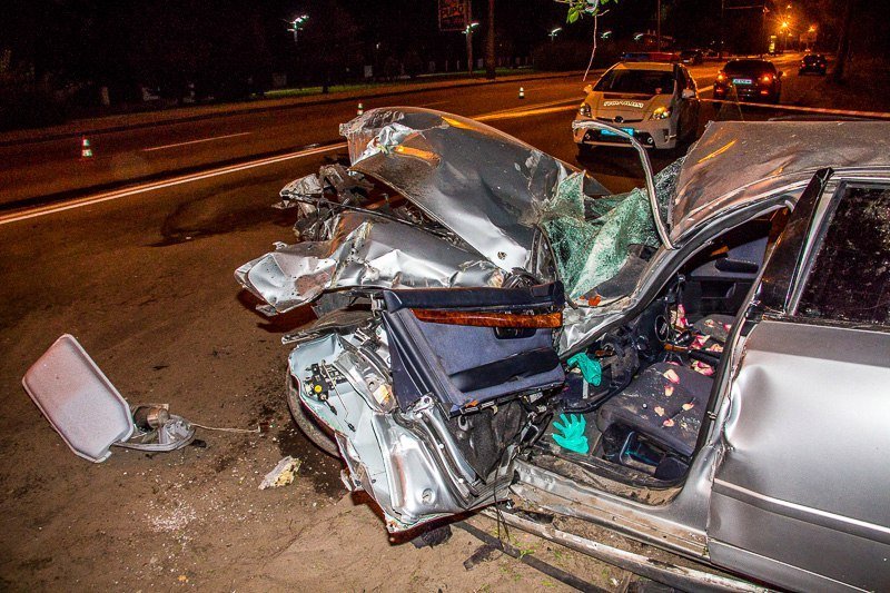 Жуткая авария на Набережной: у Audi от удара вылетел двигатель 4