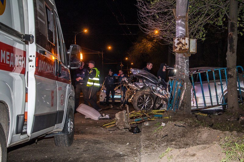 Жуткая авария на Набережной: у Audi от удара вылетел двигатель 9