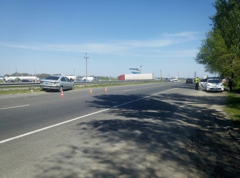 ДТП на Донецком шоссе: пьяный водитель Renault въехал в отбойник 5