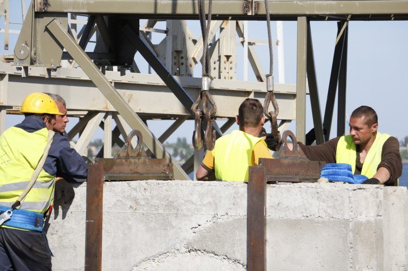 Ремонтники рассказали, когда начнут восстанавливать балки Центрального моста 5