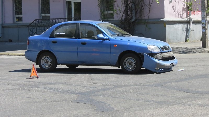 В центре Днепра столкнулись два Lanos: движение затруднено 1