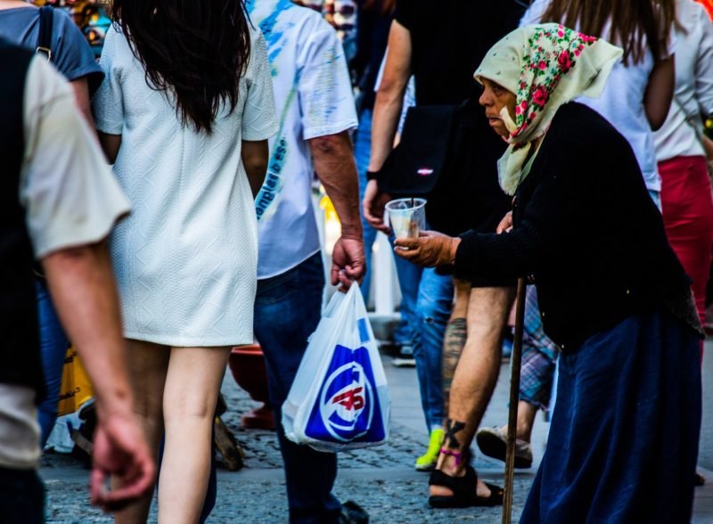 Обитатели улиц: как люди зарабатывают в центре Днепра 3