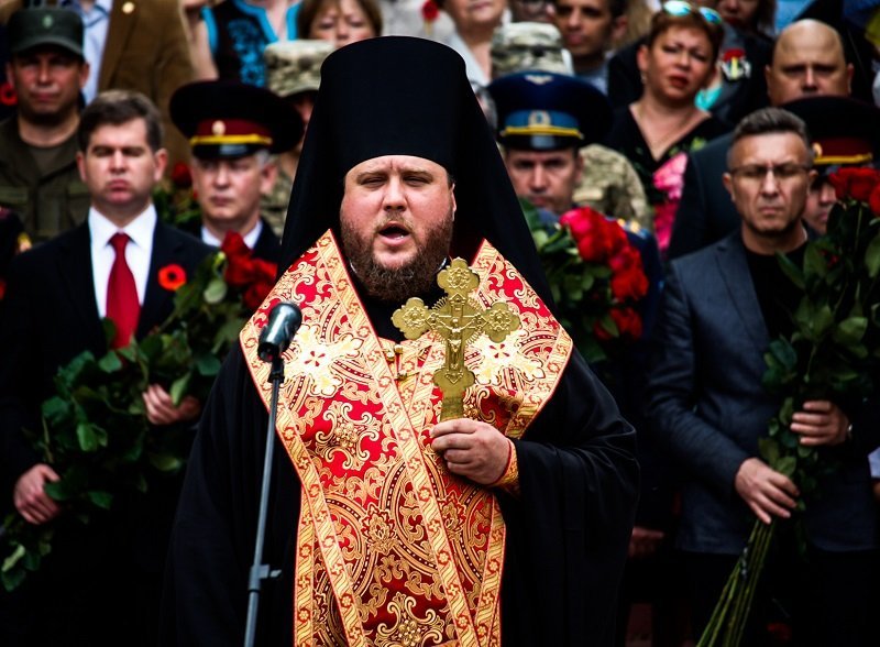 В Днепре торжественно возложили цветы к Мемориалу воинам, погибшим во Второй мировой войне 5