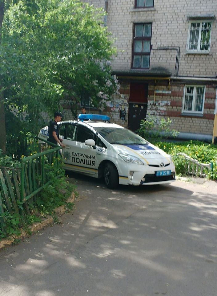 В Днепре двое мужчин с ножами напали на девочек-подростков 1