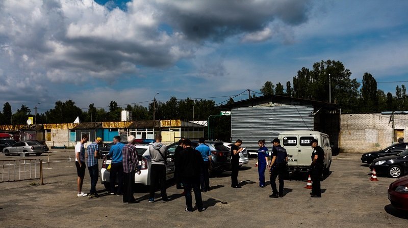 На Победе на парковке нашли труп мужчины с пробитой головой 12