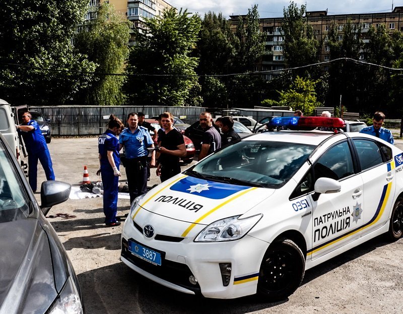 На Победе на парковке нашли труп мужчины с пробитой головой 13