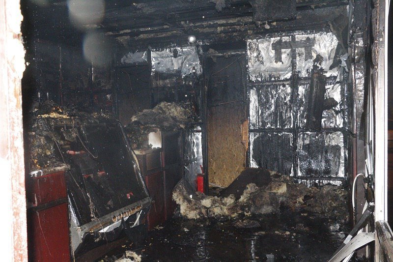 Ночной поджог: на бульваре Славы сгорел киоск "Море пива" 3