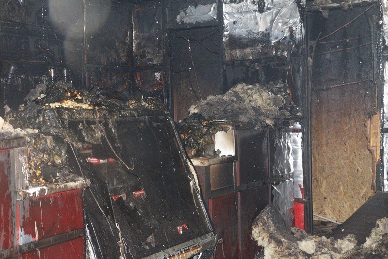 Ночной поджог: на бульваре Славы сгорел киоск "Море пива" 4