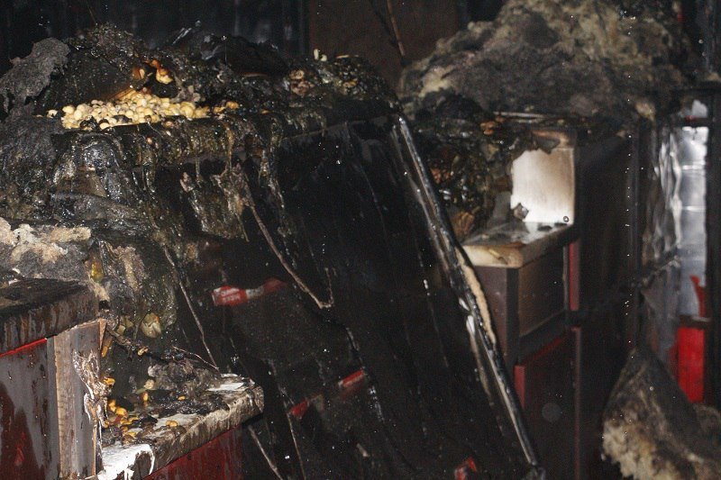 Ночной поджог: на бульваре Славы сгорел киоск "Море пива" 9