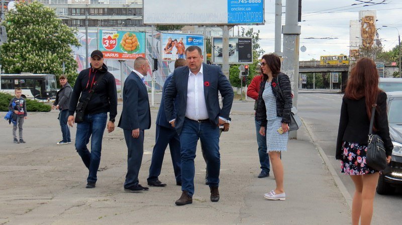 В Днепре открыли очередную современную остановку с видеонаблюдением и Wi Fi 2