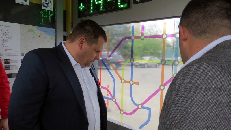 В Днепре открыли очередную современную остановку с видеонаблюдением и Wi Fi 4