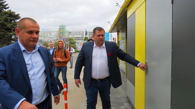 В Днепре открыли очередную современную остановку с видеонаблюдением и Wi Fi 5