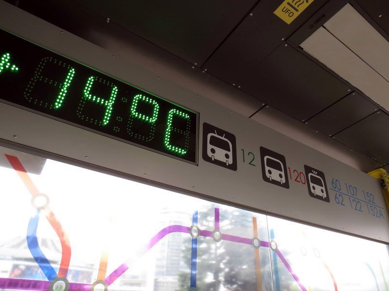 В Днепре открыли очередную современную остановку с видеонаблюдением и Wi Fi 8