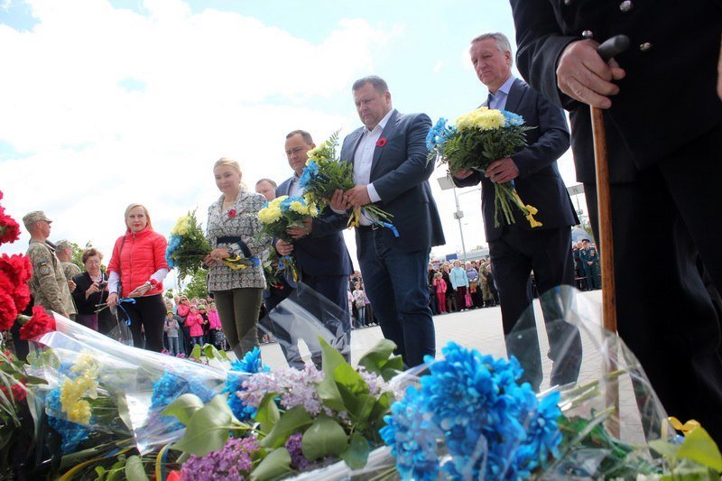 В Днепре почтили память погибших и возложили цветы к памятнику 152-й дивизии 2