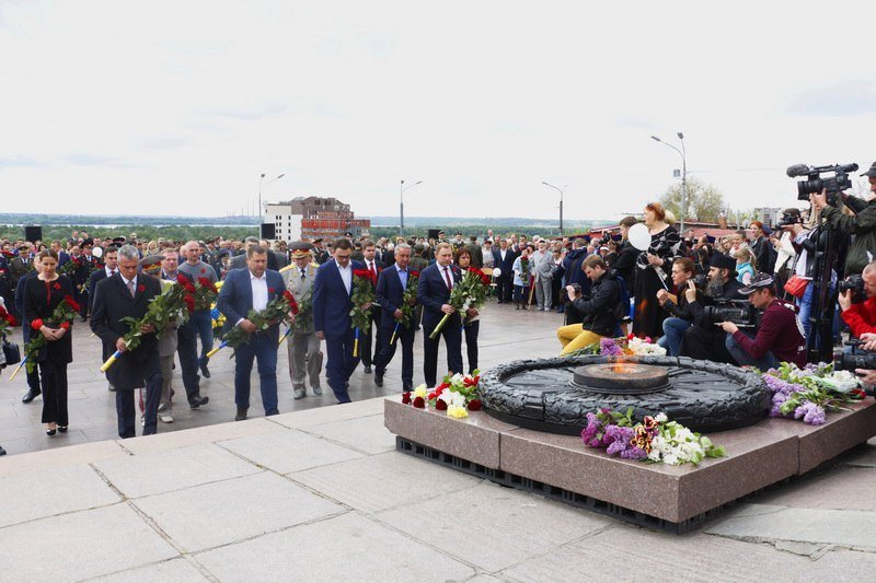 Вспомнить все: в Днепре состоялось возложение цветов к Памятнику Славы 4