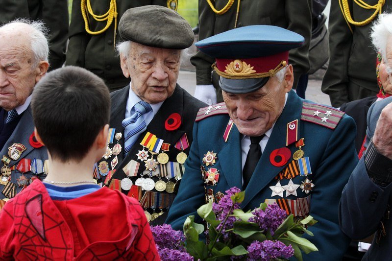 Вспомнить все: в Днепре состоялось возложение цветов к Памятнику Славы 5