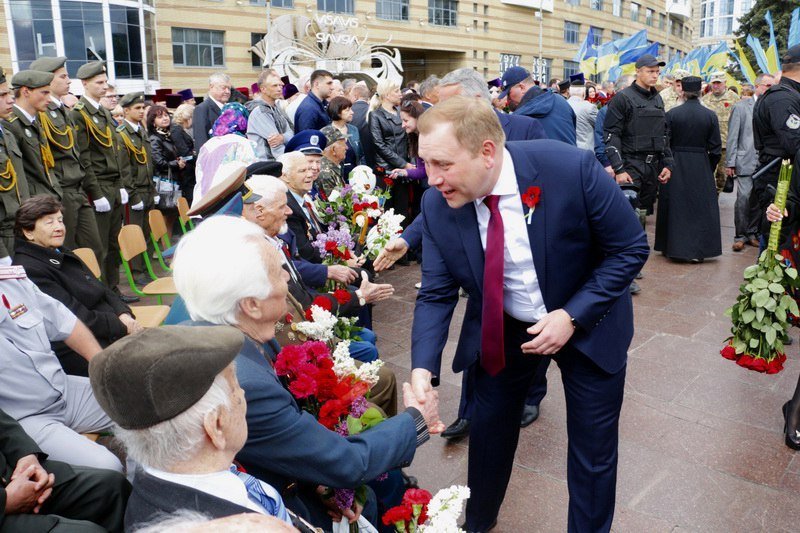 Вспомнить все: в Днепре состоялось возложение цветов к Памятнику Славы 6