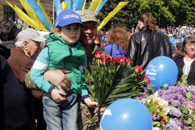 Вспомнить все: в Днепре состоялось возложение цветов к Памятнику Славы 7