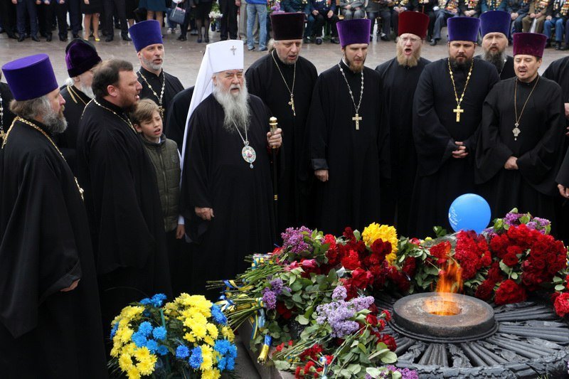Вспомнить все: в Днепре состоялось возложение цветов к Памятнику Славы 8