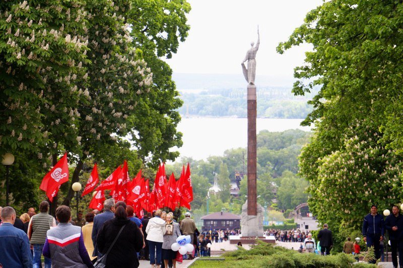 Вспомнить все: в Днепре состоялось возложение цветов к Памятнику Славы 10