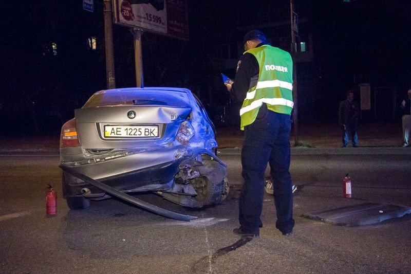 Масштабная авария на Набережной Победы: столкнулись Skoda и Mitsubishi 4